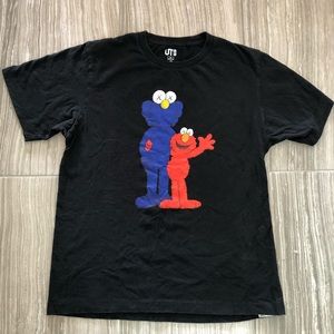 KAWS X UNIQLO MENS MEDIUM BLACK UT Tshirt